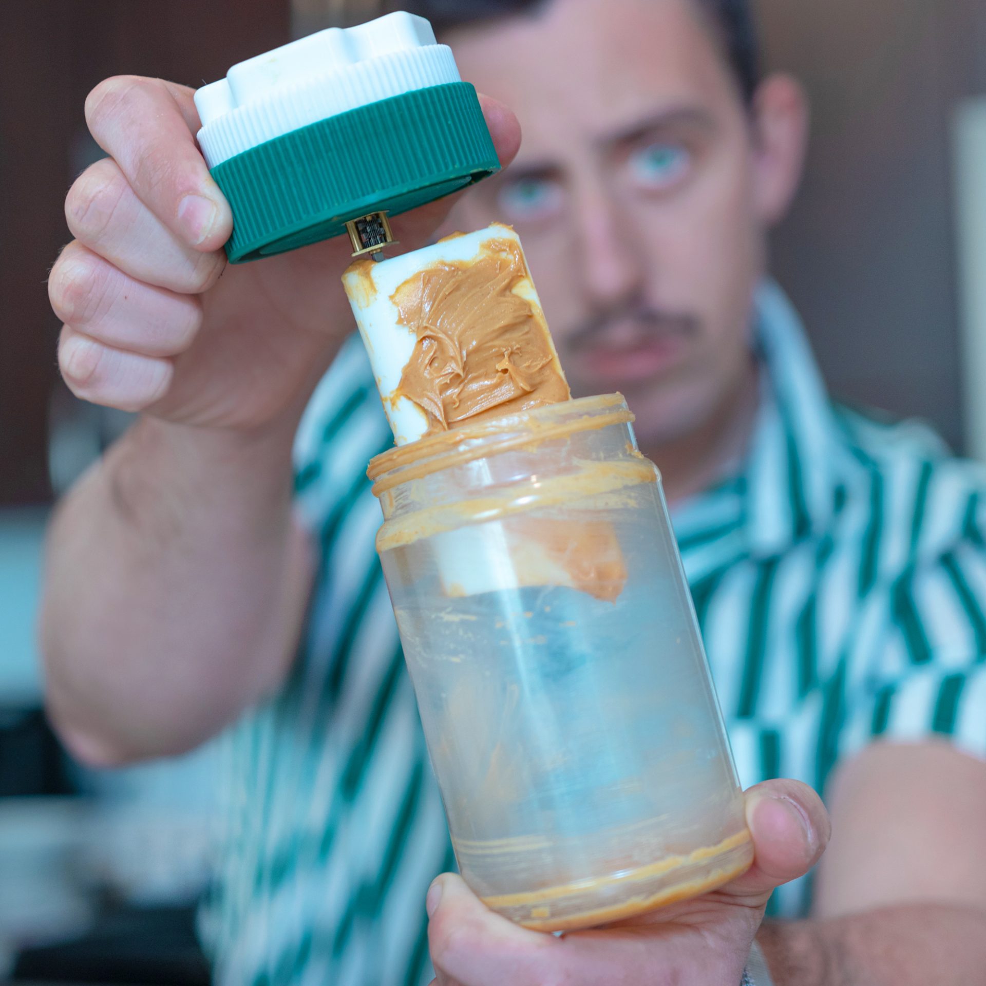 Use a spoon to spread jelly and peanut butter - Spudart